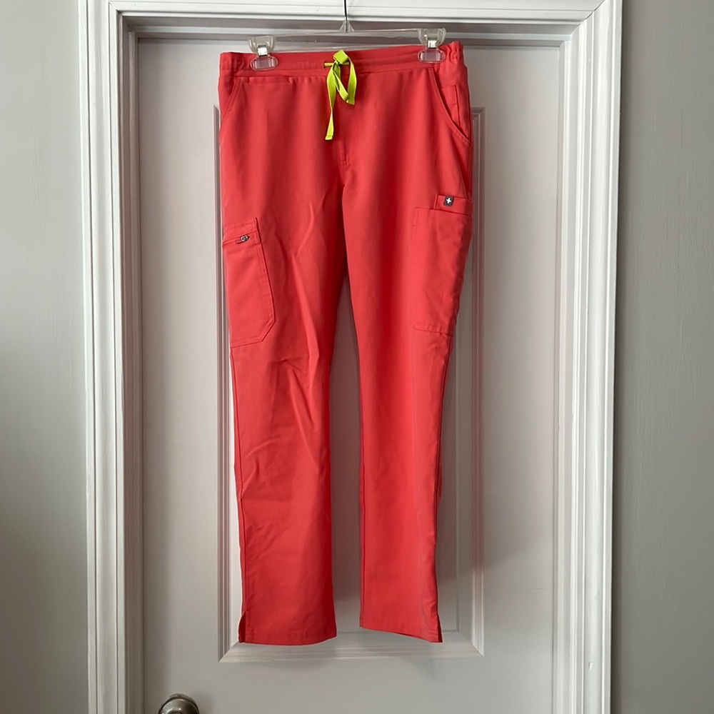 Coral FIGS XS Petite pants and Small top scrubs set.